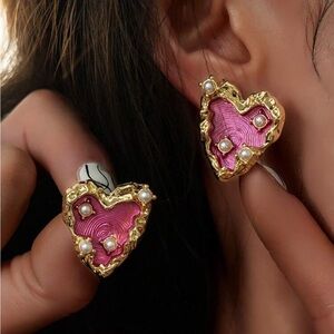 BRAND NEW 🌹Chic Statement Piece Dangling Flower Gold Stud Earrings with Pearls